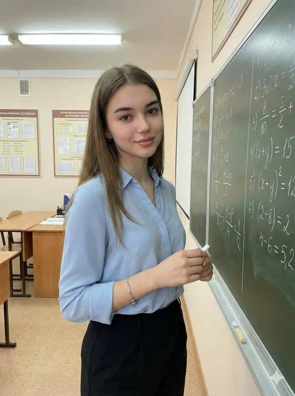 ✨ Учительница, вдохновляющая на знания